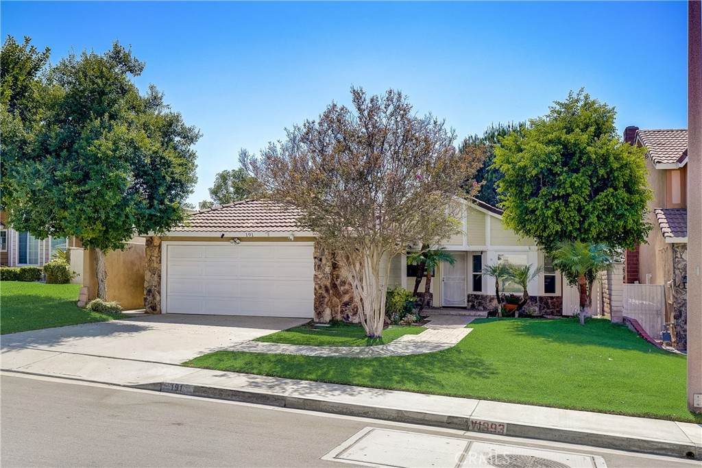 191 Larkwood Street - Photo 1