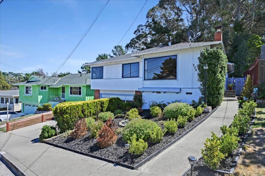 220 Lowell Avenue - Photo 1
