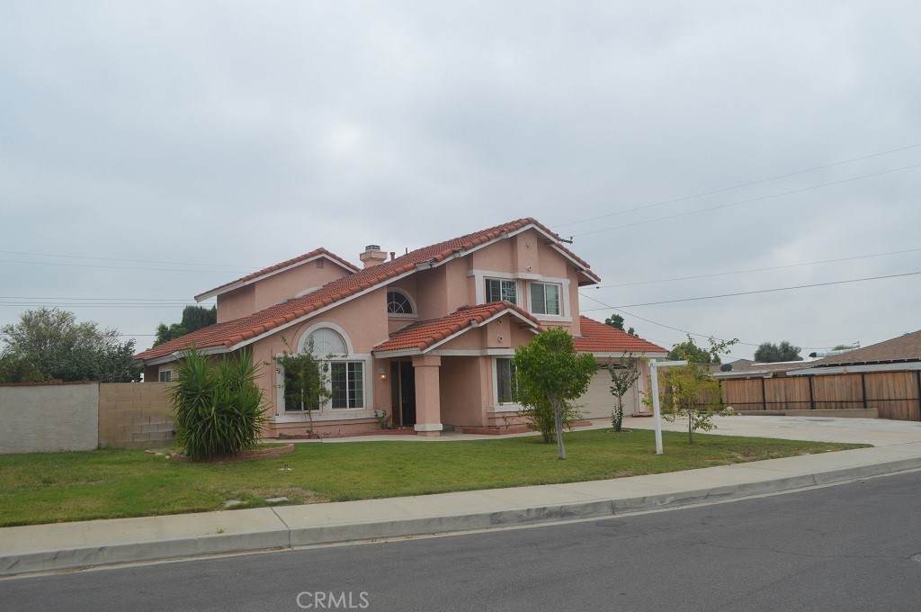 1092 Vista Avenue - Photo 1