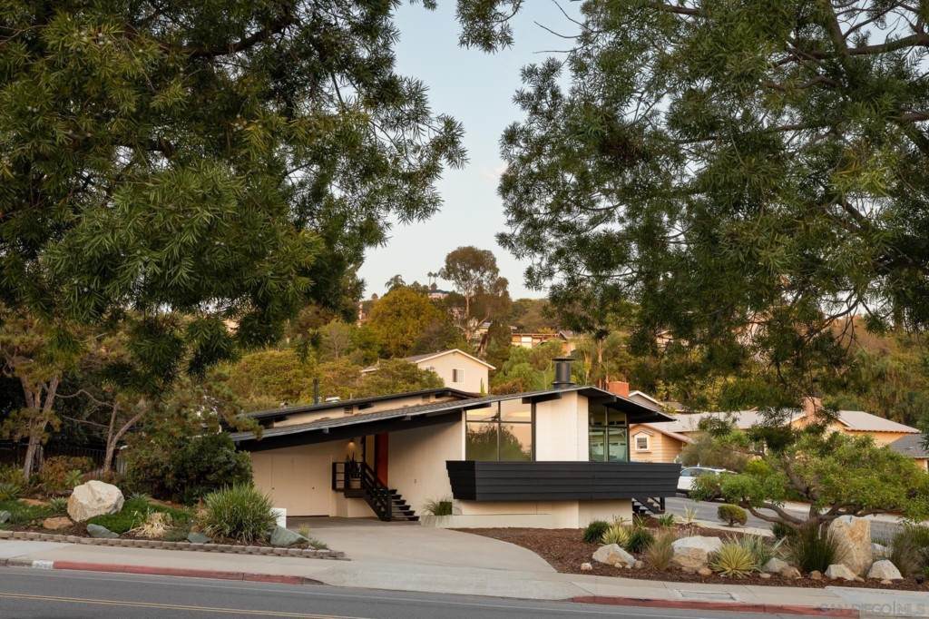 5752 Calvin Way - Photo 1