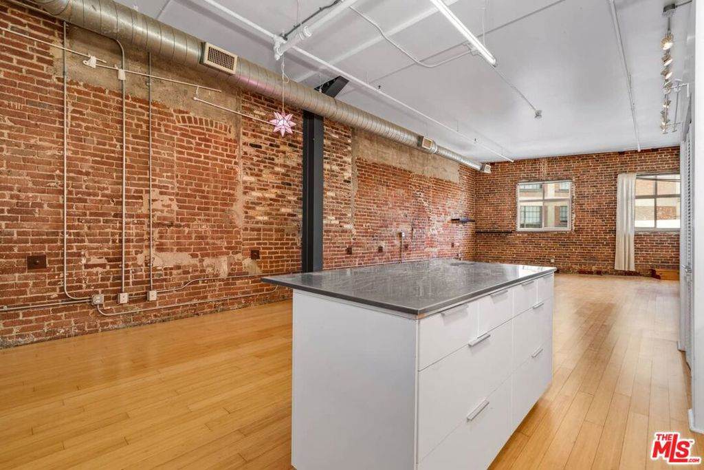 500 Molino Street - Photo 1
