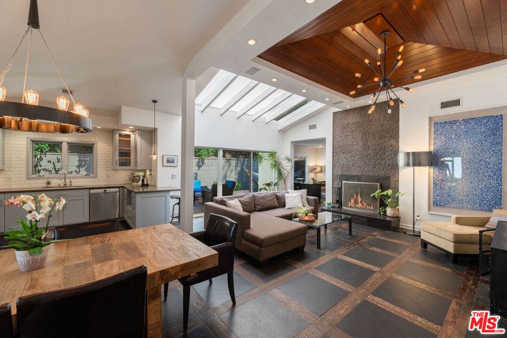 8753 Wonderland Avenue - Photo 1