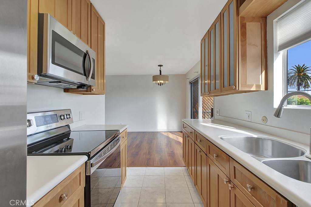 532 N Rossmore Ave - Photo 1