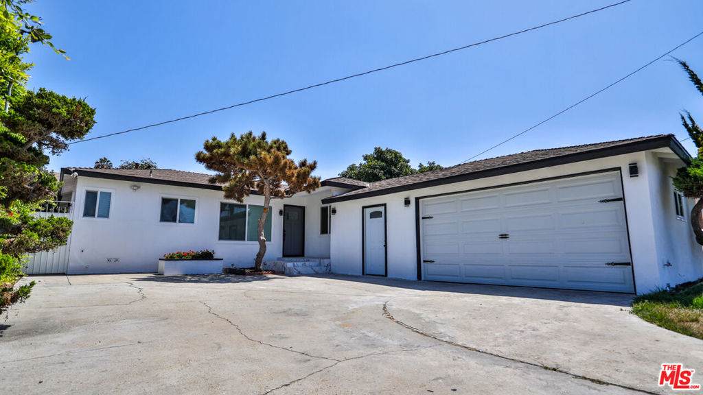 13606 Lemoli Avenue - Photo 1