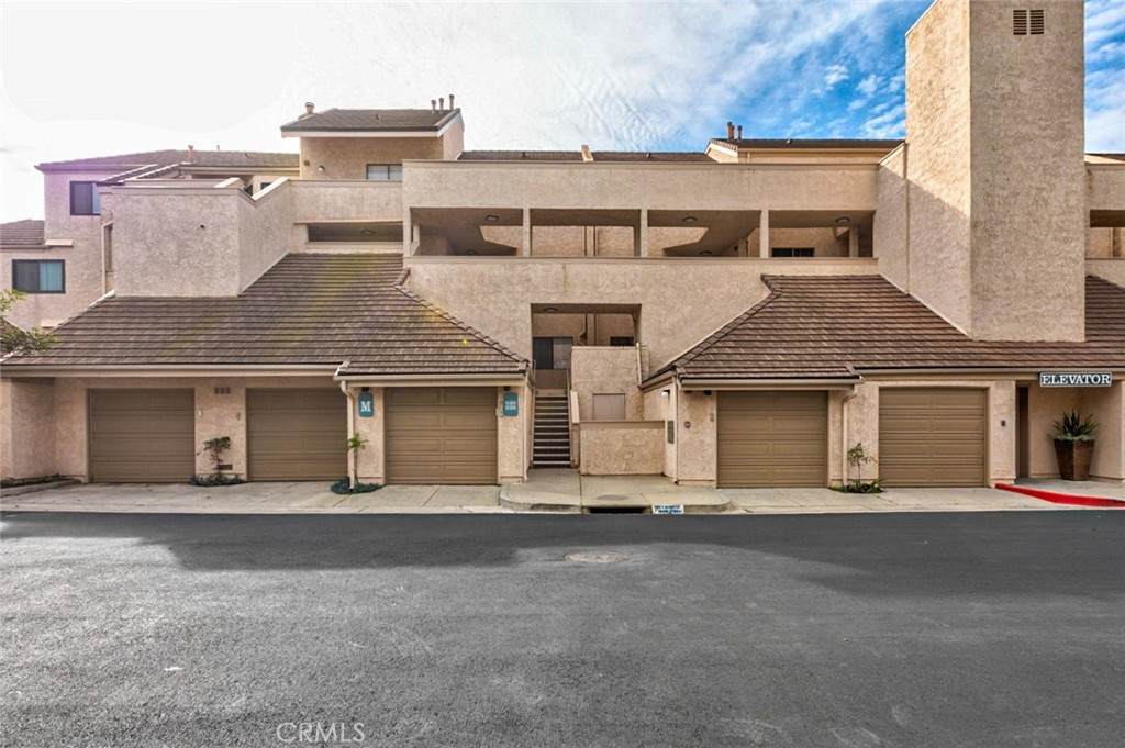 626 Island View Circle - Photo 1
