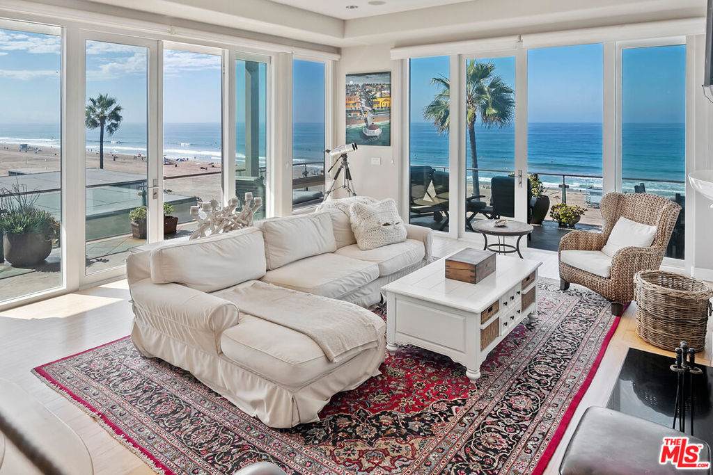 4406 The Strand - Photo 1