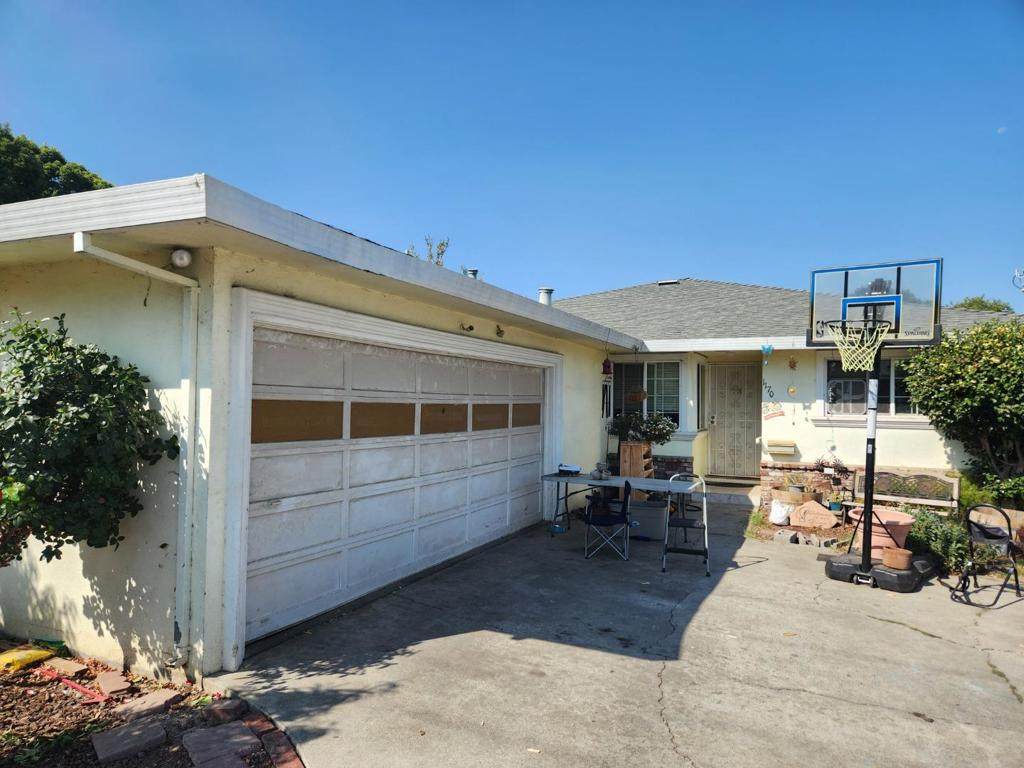 1170 Victoria Street - Photo 1