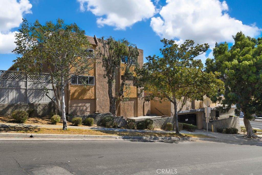1890 Cochran Avenue - Photo 1