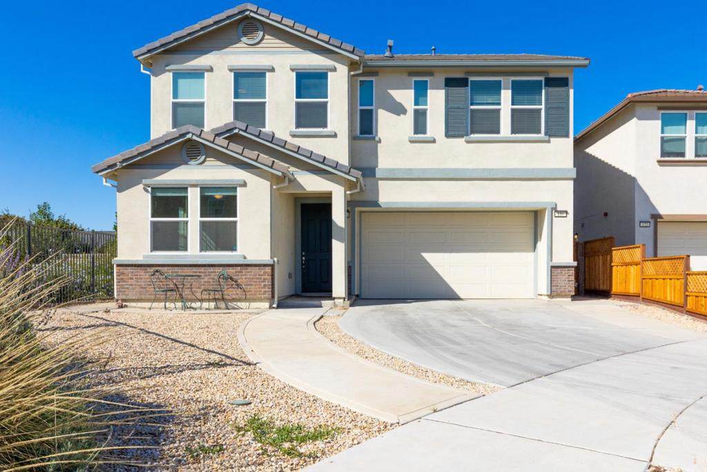 180 Rosales Lane - Photo 1