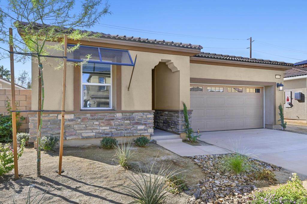 73495 Travers Street - Photo 1