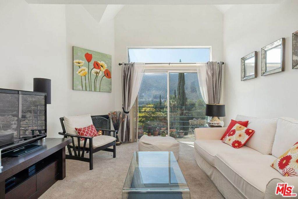 2706 Honolulu Avenue - Photo 1