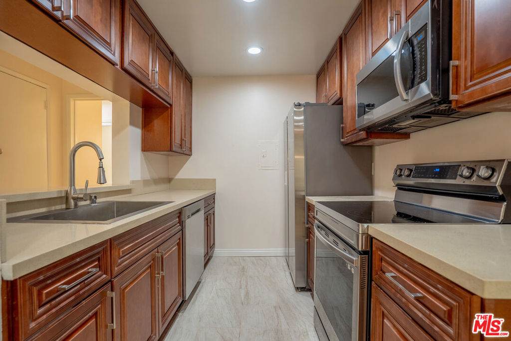 5460 White Oak Avenue - Photo 1
