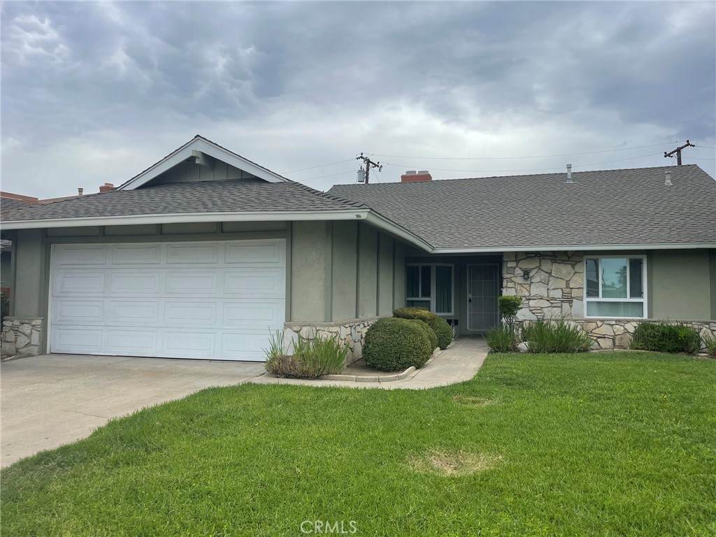 557 S Gardner Dr - Photo 1