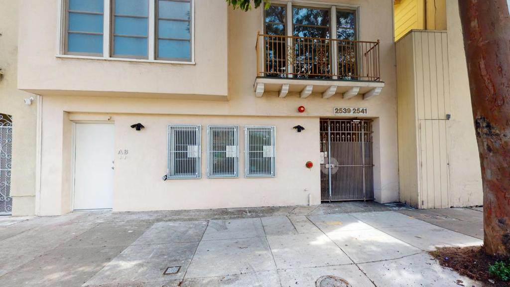 2539 Lombard Street - Photo 1