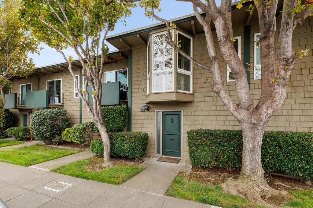 940 Peninsula Avenue - Photo 1