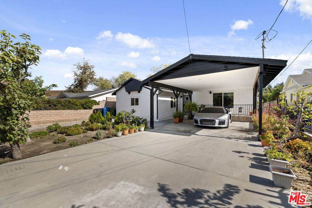 5720 Gentry Avenue - Photo 1