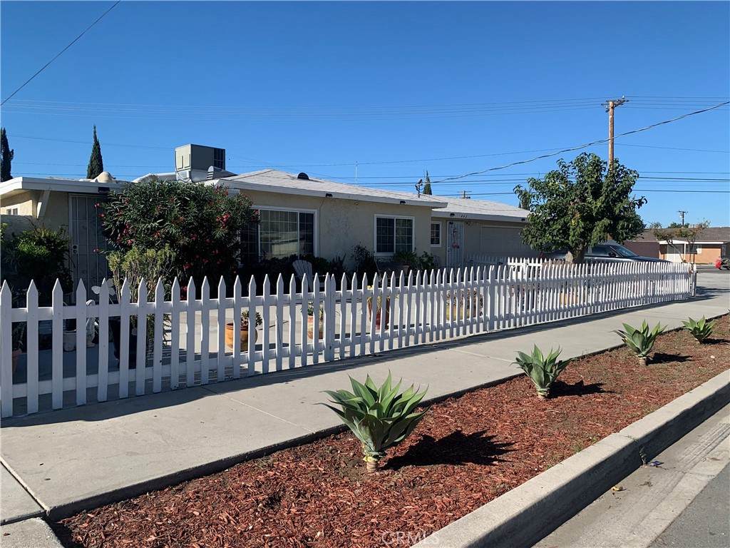 442 Victoria Avenue - Photo 1