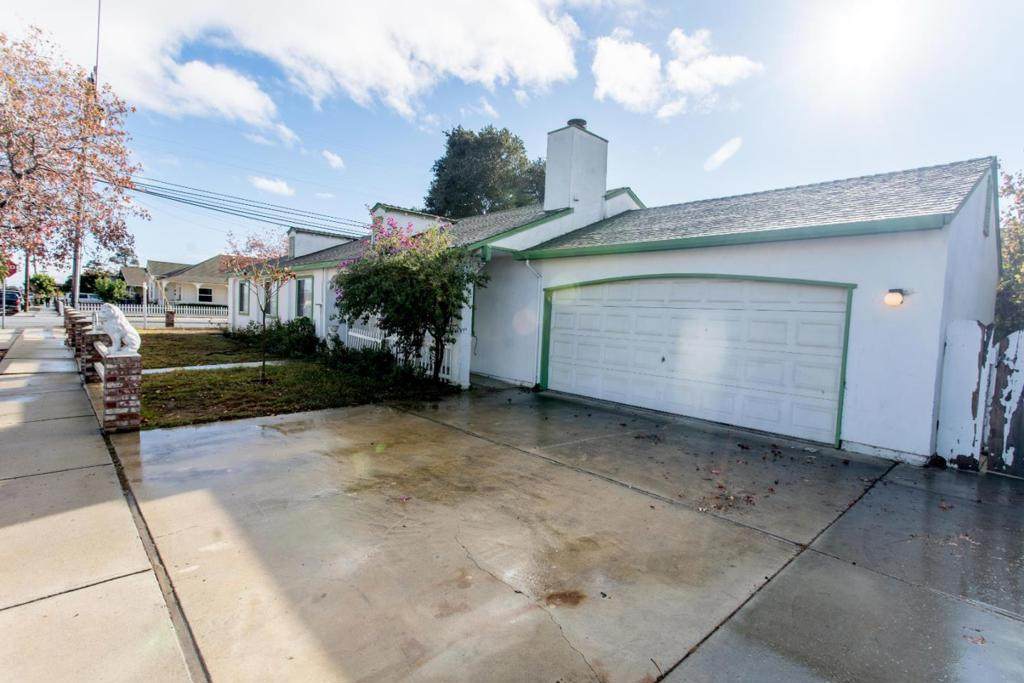 1000 Oak Avenue - Photo 1