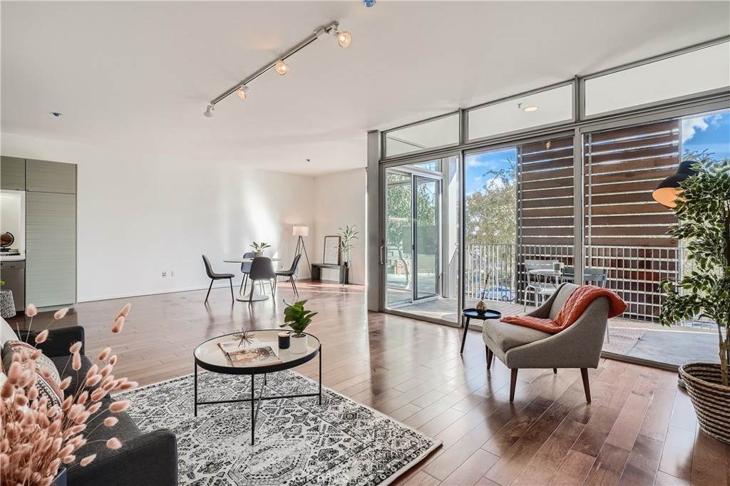 901 Hancock Avenue - Photo 1
