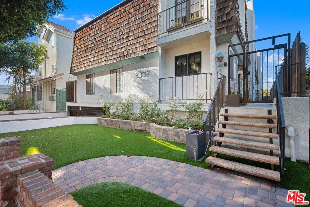 2337 Oak Street - Photo 1