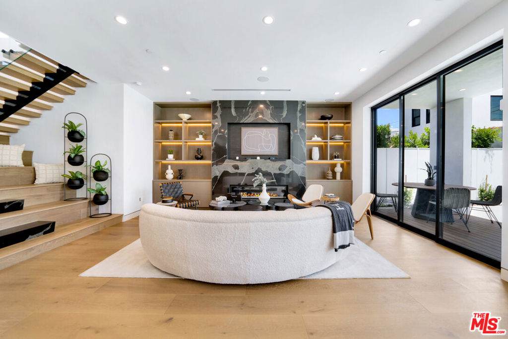 714 La Jolla Avenue - Photo 1