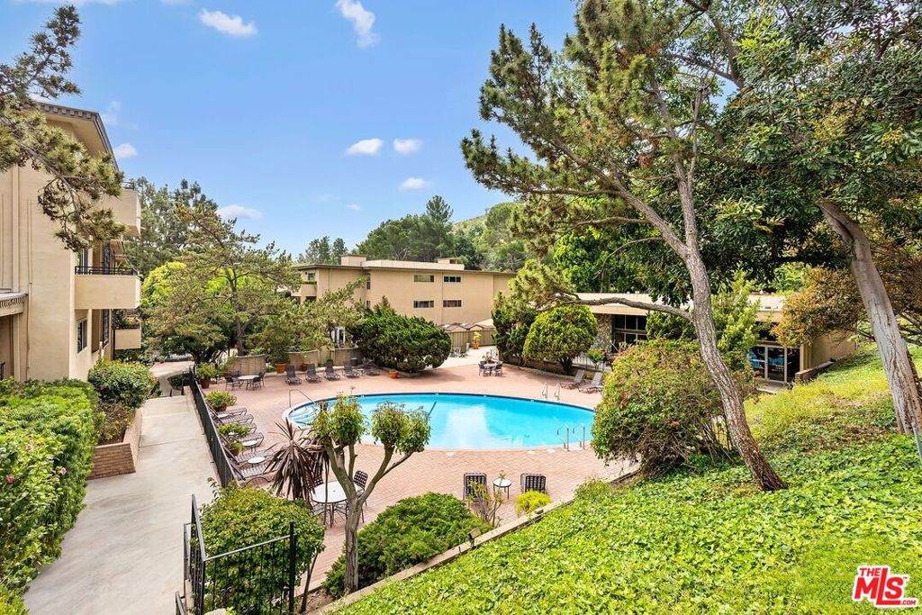 6752 Hillpark Drive - Photo 1