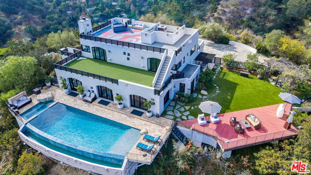 13211 Mulholland Drive - Photo 1