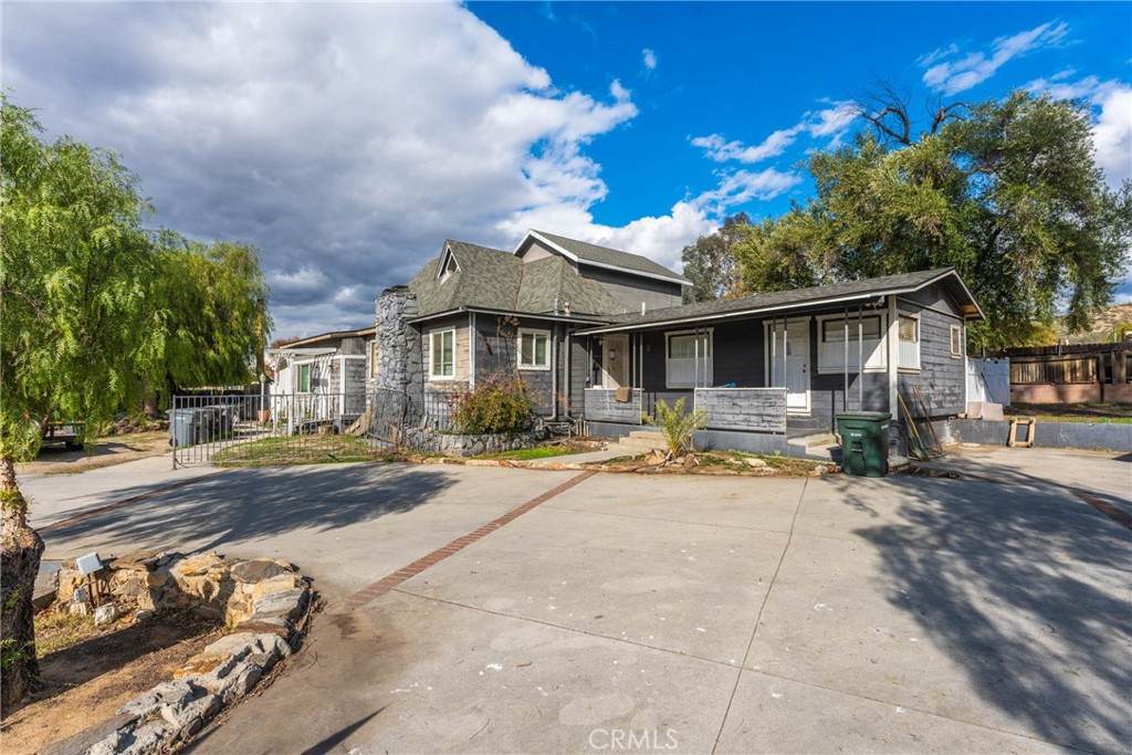2278 Oakland Avenue - Photo 1
