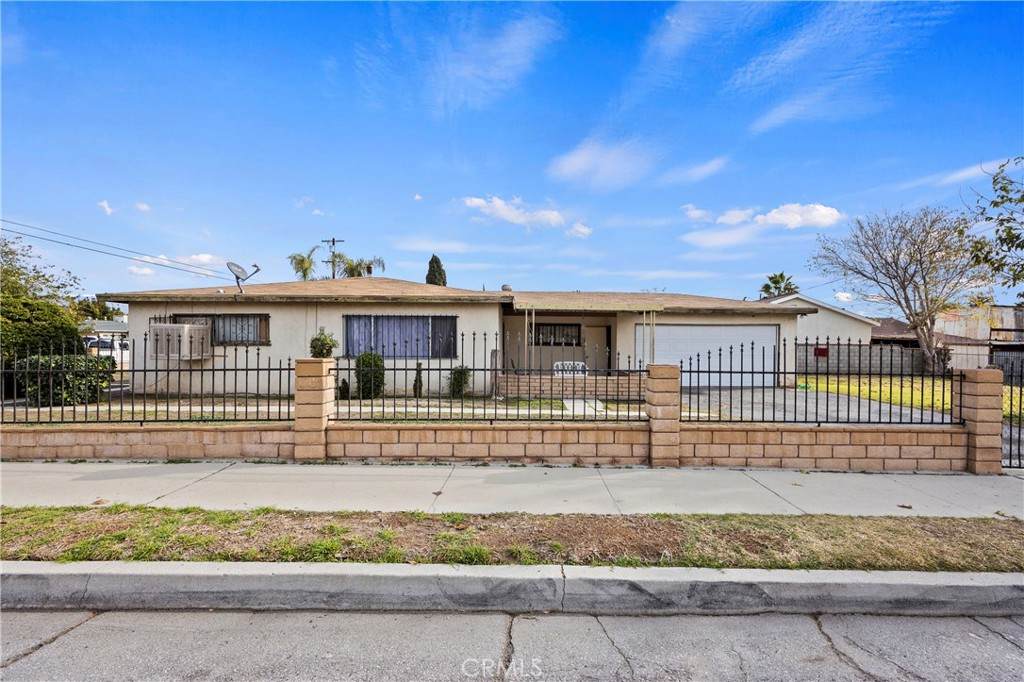 1195 Spruce Street - Photo 1