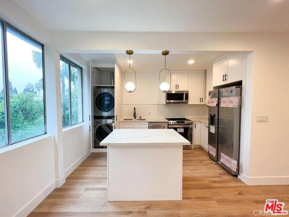 1233 Laurel Avenue - Photo 1