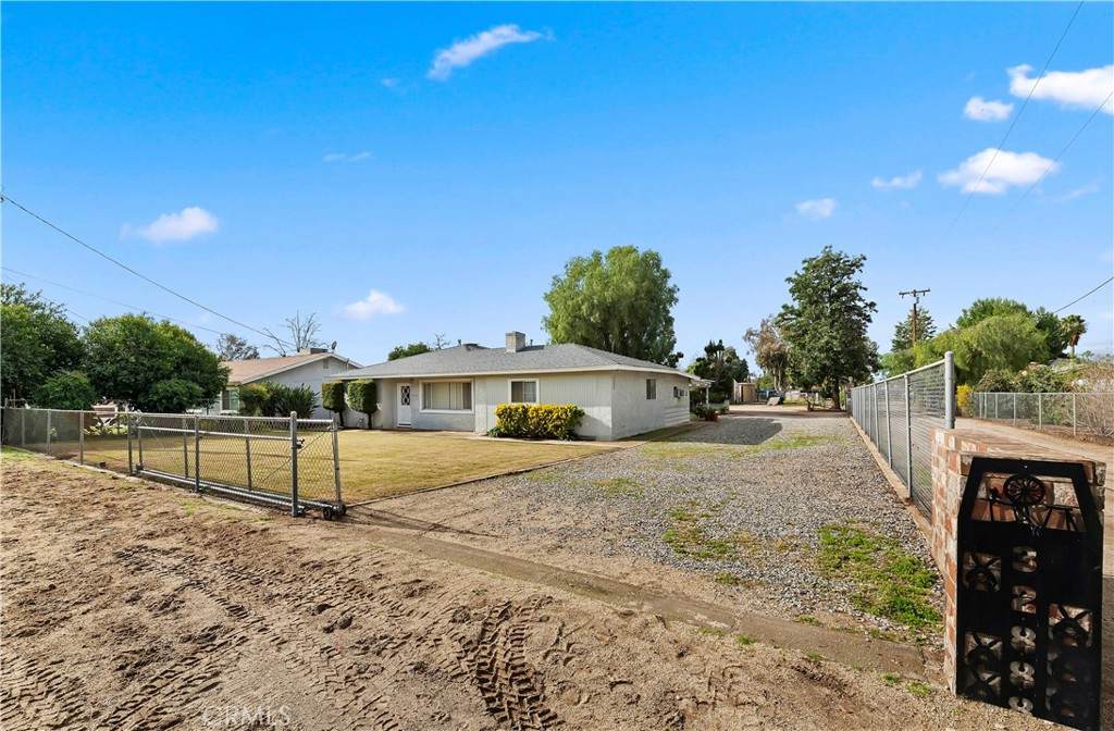 3286 Hillside Avenue - Photo 1
