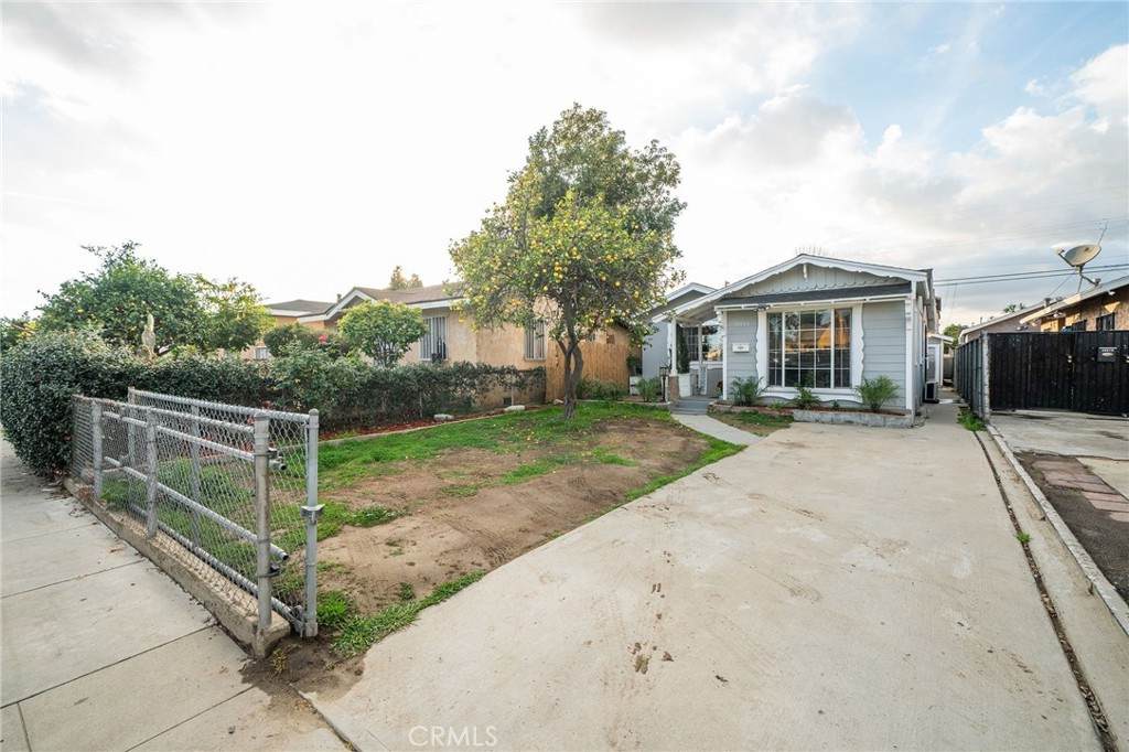 10983 Duncan Avenue - Photo 1