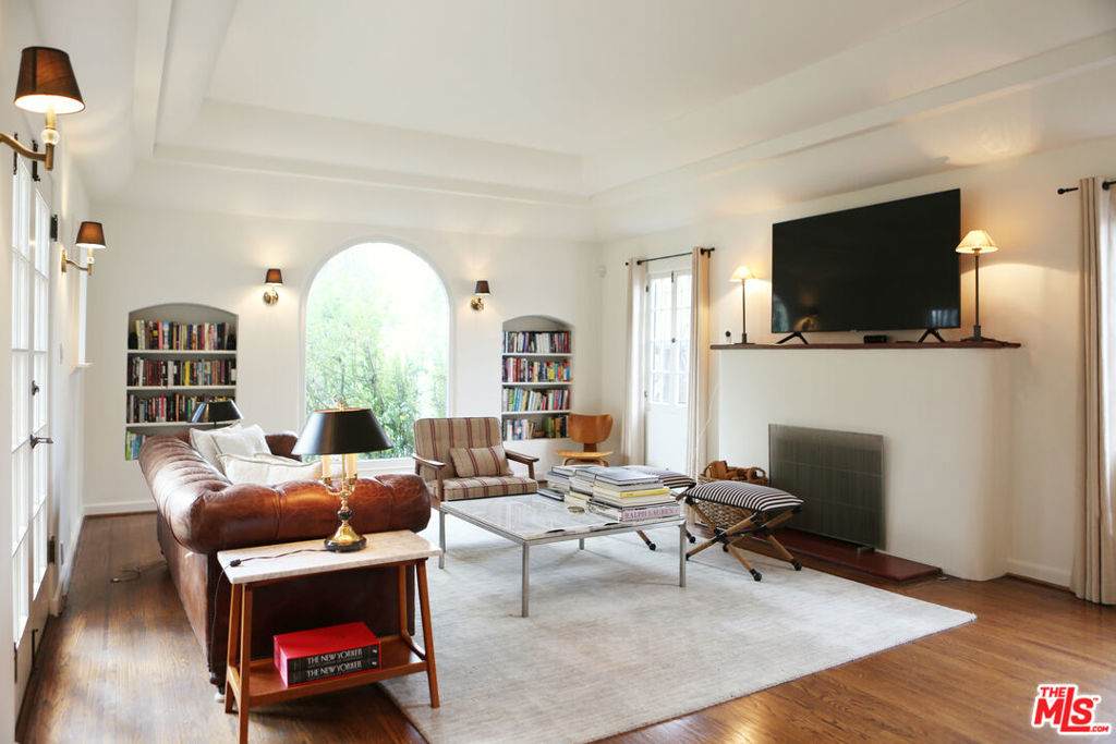 6119 Lindenhurst Avenue - Photo 1