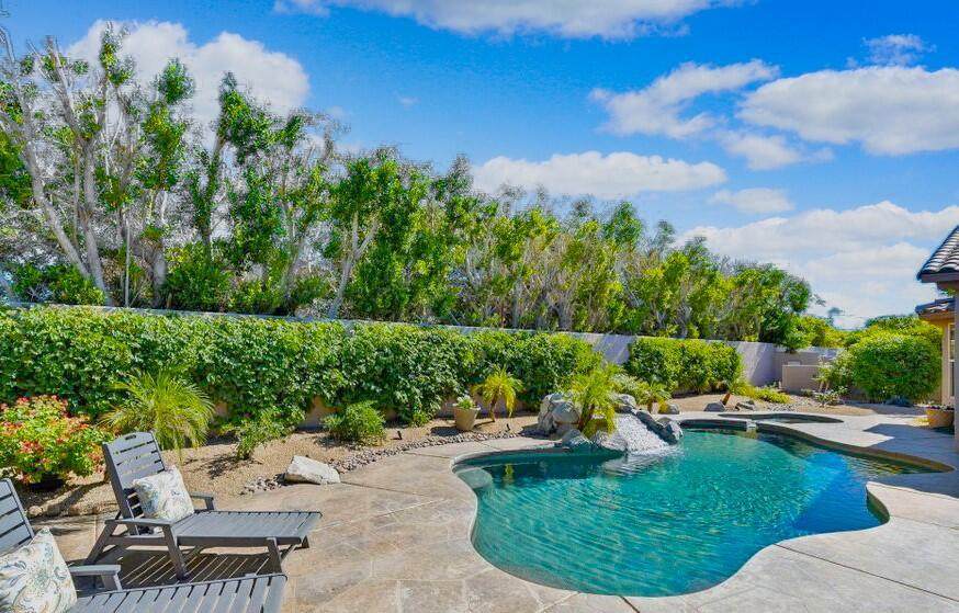 8 King Edward Court - Photo 1