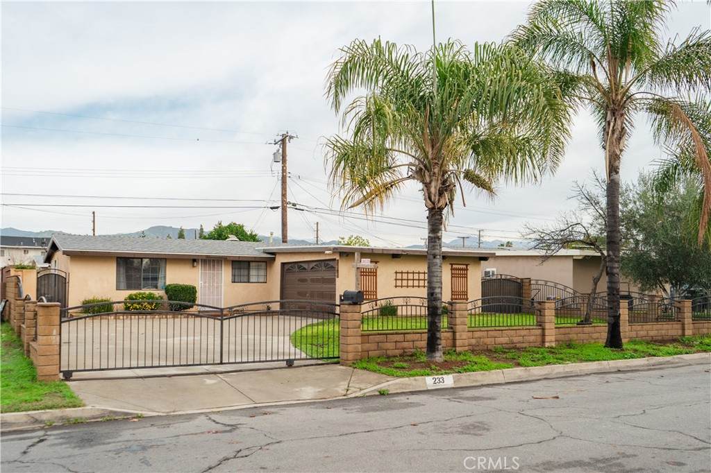 233 Bygrove Street - Photo 1