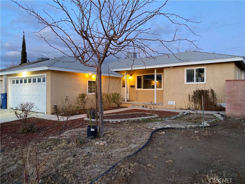 45430 Elm Avenue - Photo 1
