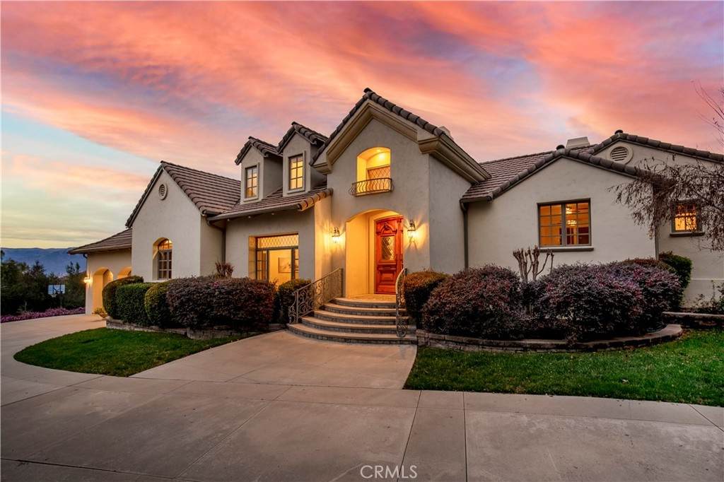 650 Sunset Drive - Photo 1