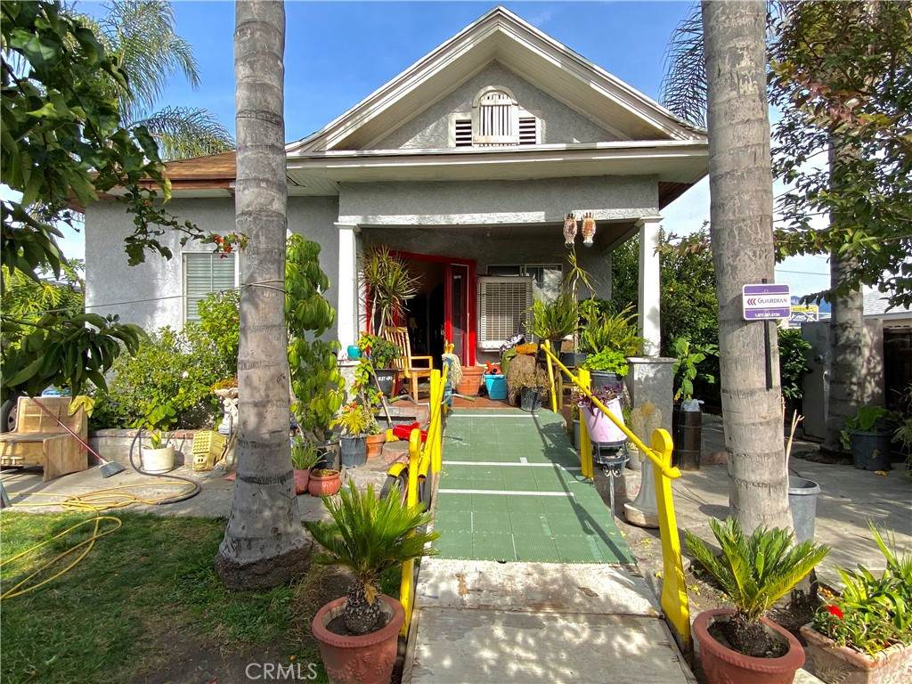 1328 Vine Street - Photo 1