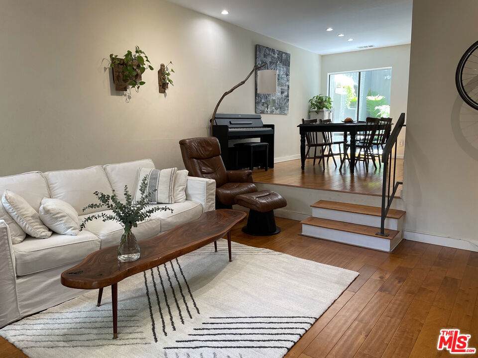 1220 Manning Avenue - Photo 1