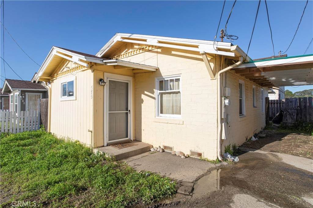 575 Honolulu Avenue - Photo 1