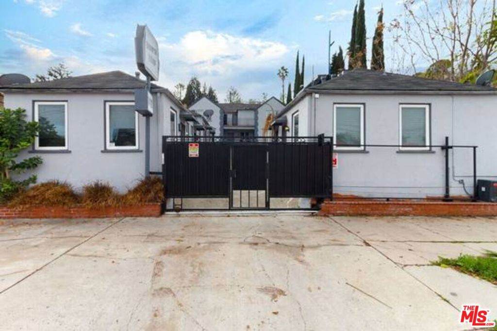 11472 Ventura - Photo 1