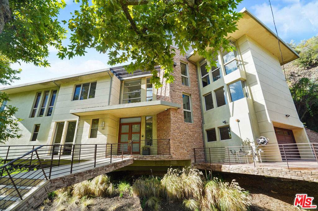 3685 Mandeville Canyon Road - Photo 1