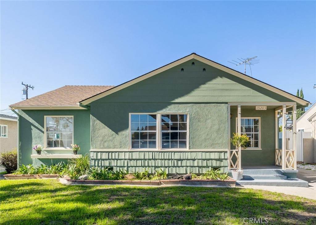 15203 Cordary Avenue - Photo 1