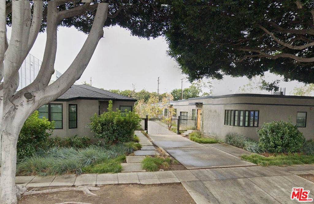 2403 Centinela Avenue - Photo 1