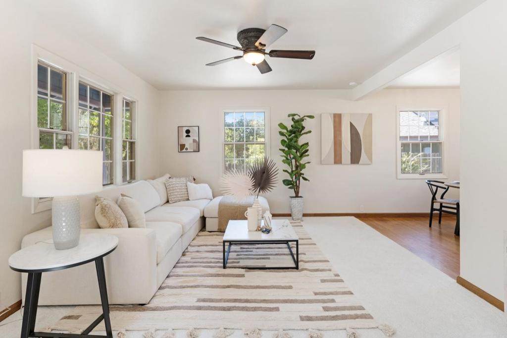 910 32nd Avenue - Photo 1