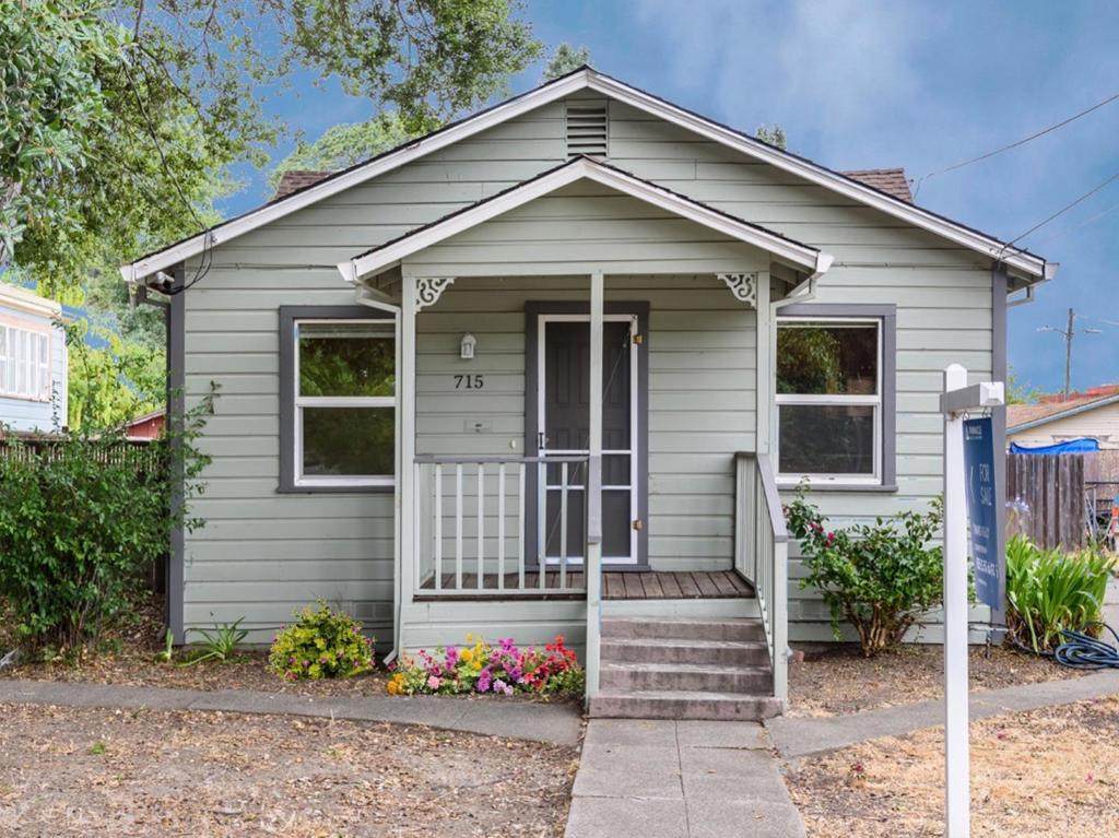715 Tupper Street - Photo 1