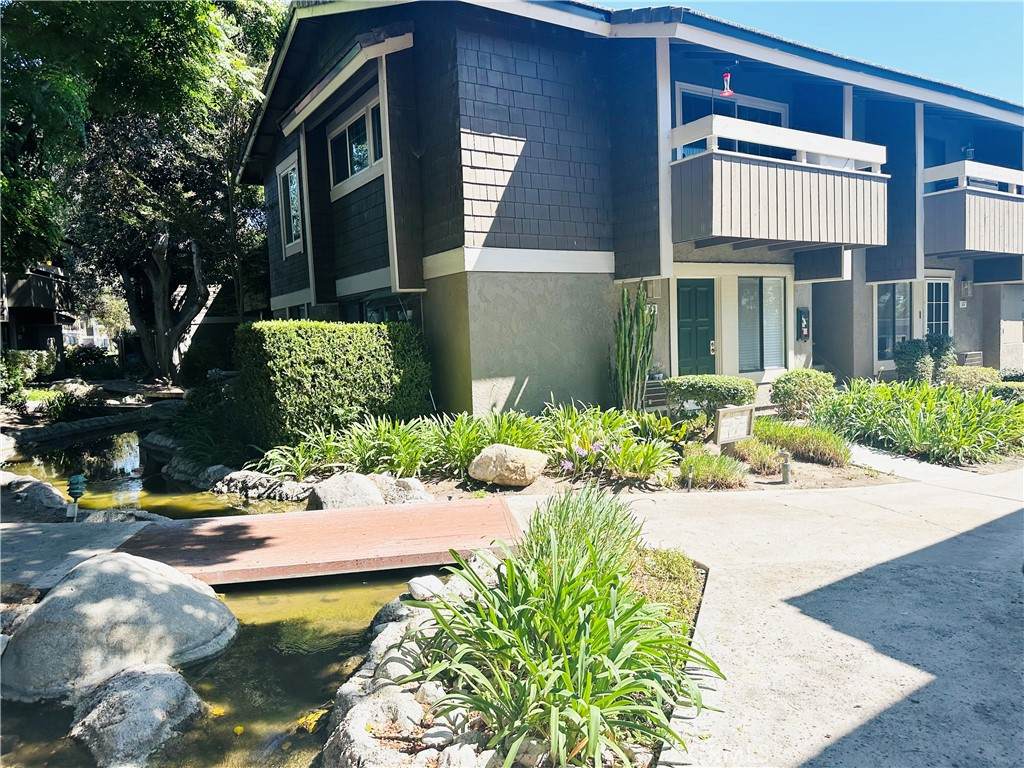 165 Streamwood - Photo 1