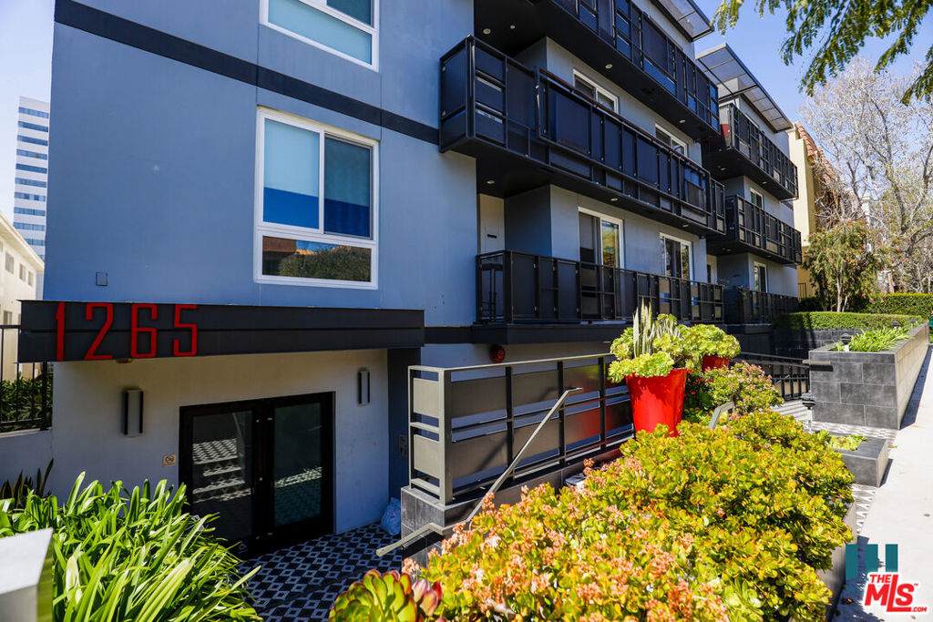 1265 Barry - Photo 1