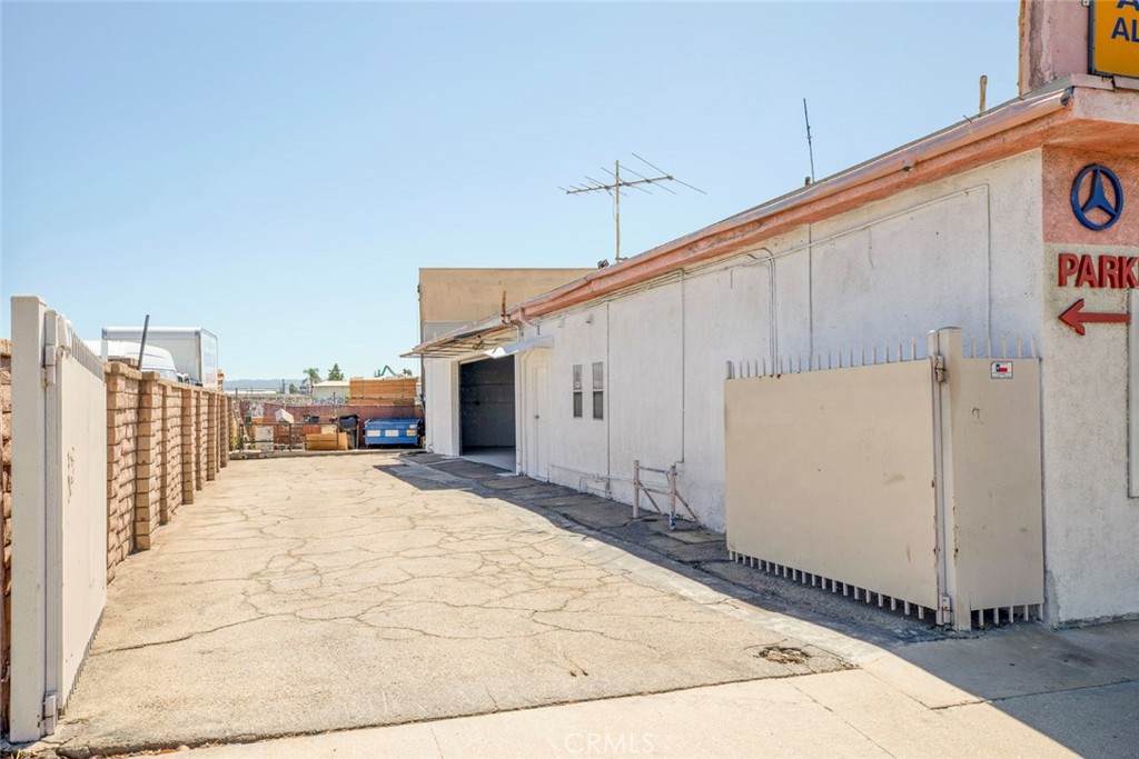 18248 Parthenia Street - Photo 1