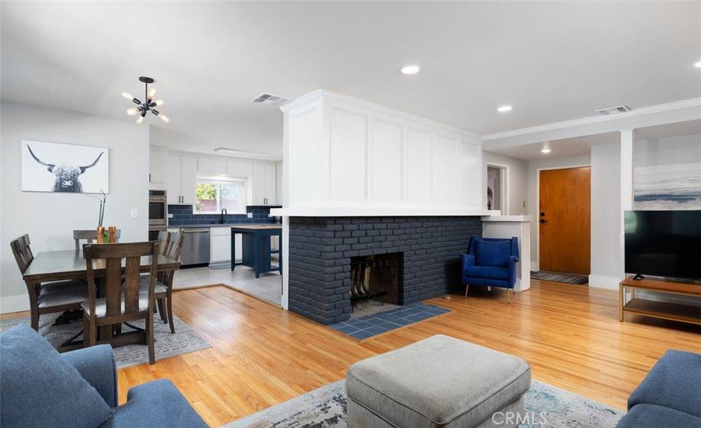 19412 Victory Boulevard - Photo 1